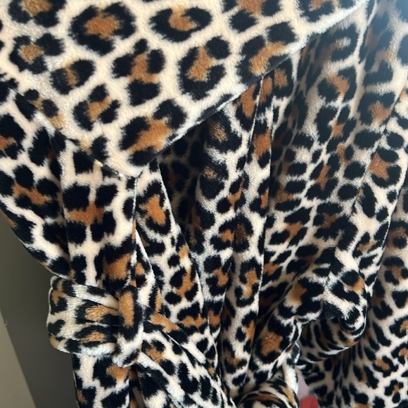 Kate Spade Bathrobe - Picture 3 of 8